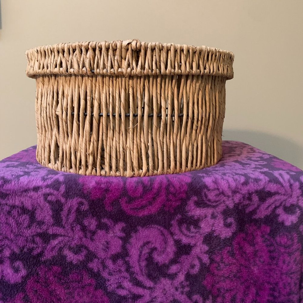 VINTAGE METAL FRAMED ROUND WOVEN  BASKET  WITH LID 13" DIAMETER 7" DEEP